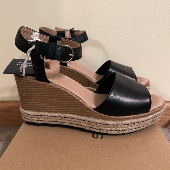 Sperry Shoes - Sperry Wedge Sandal SIZE: 9